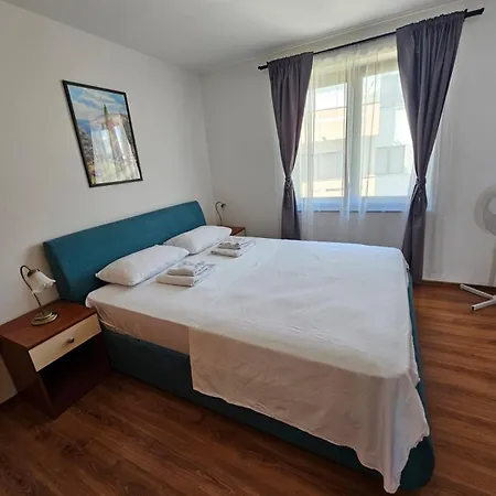 Sea View With Terrace Near The Спліт