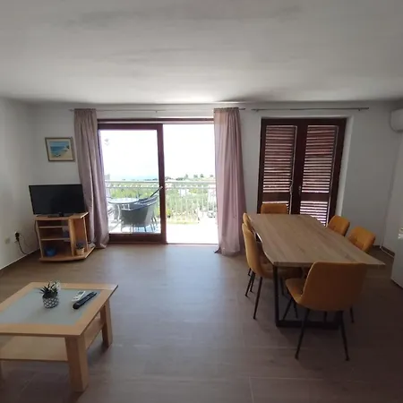 Sea View With Terrace Near The Split
